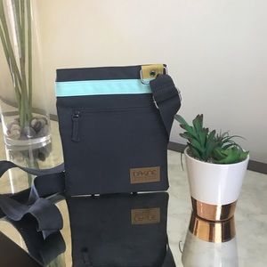 Dakine crossbody purse